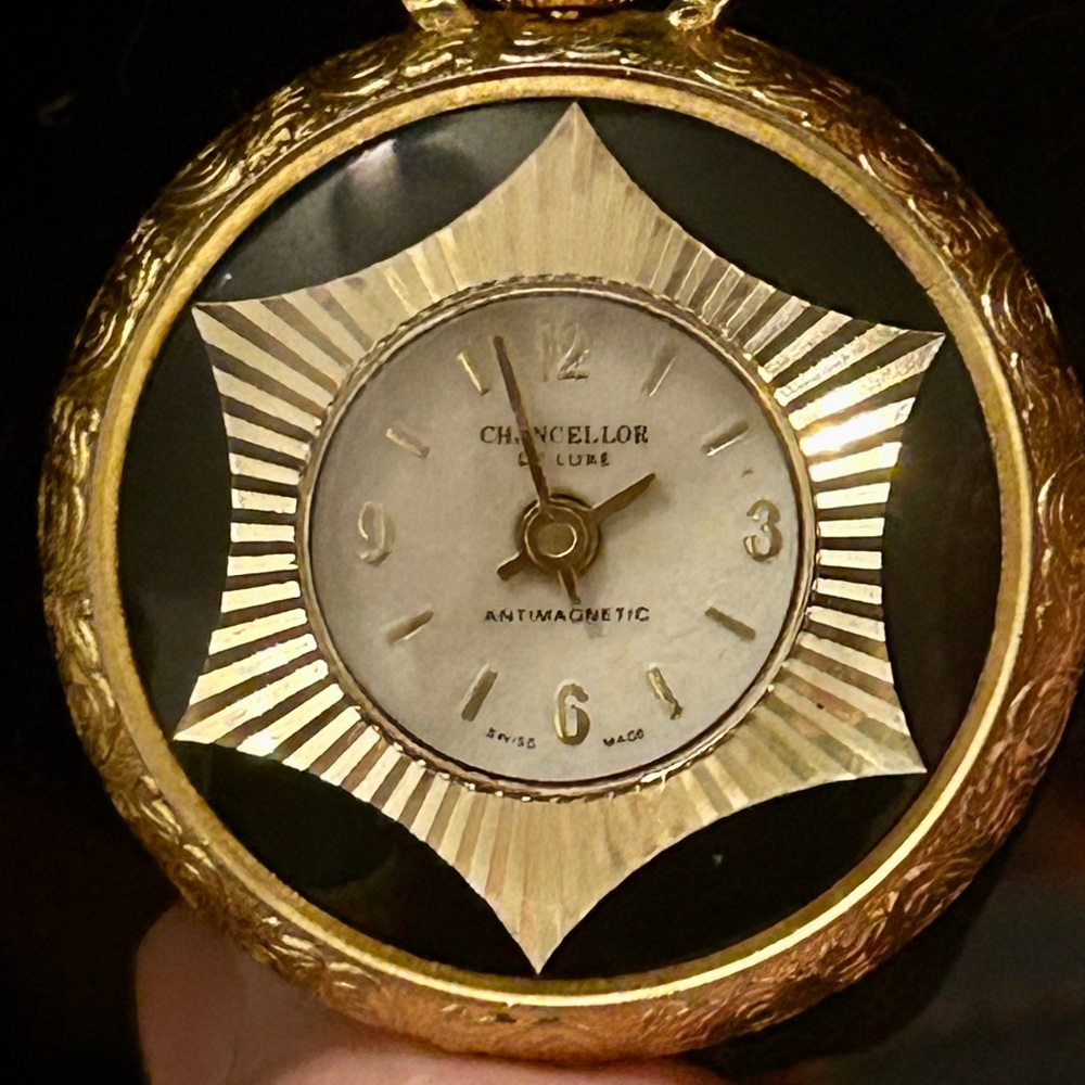 Ladies Vintage Pocket Watch CHANCELLOR DeLUXE Antimagnetic Swiss Made WORKING! - Picture 4 of 4